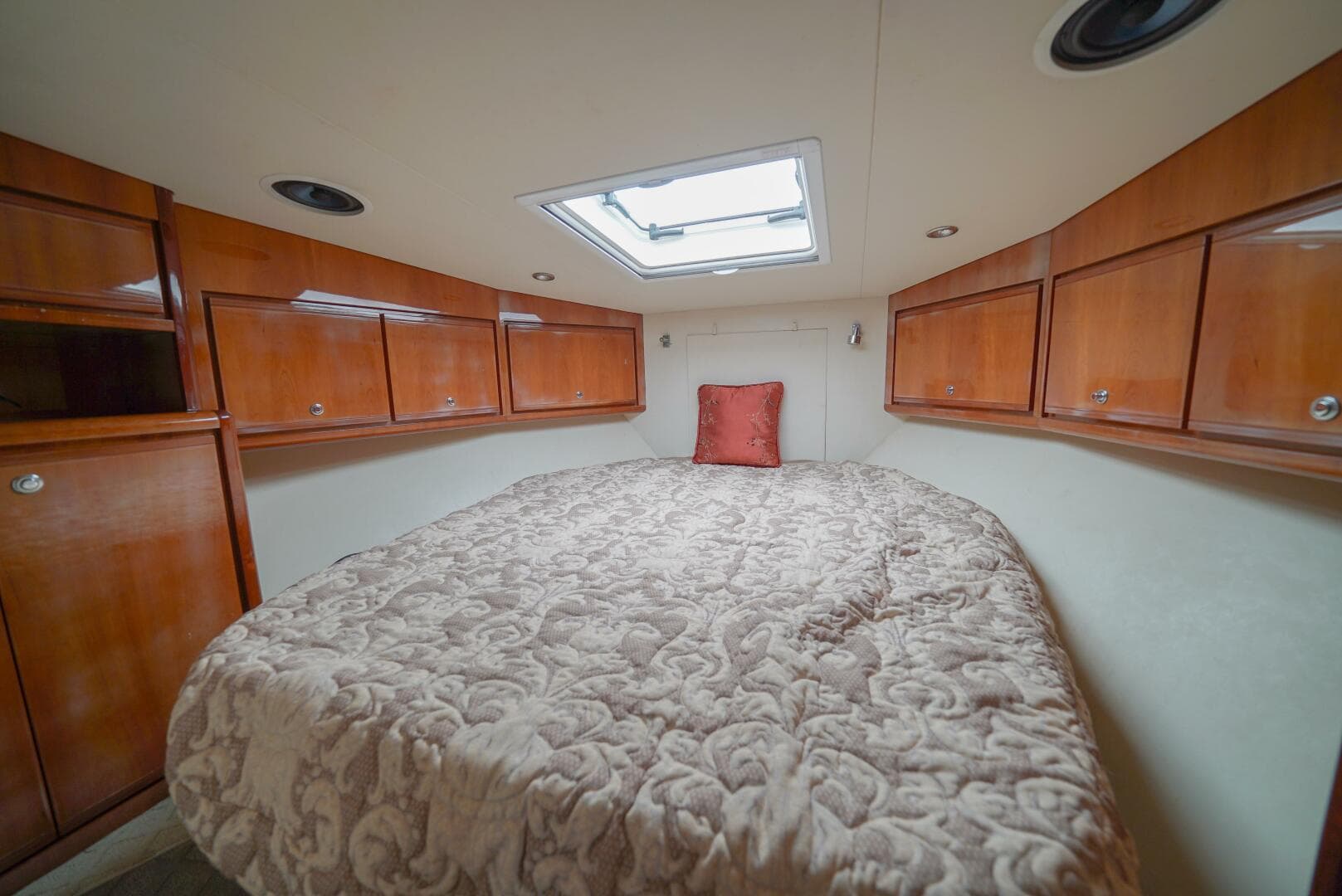 2007 Bertram 51 Convertible — photo 16