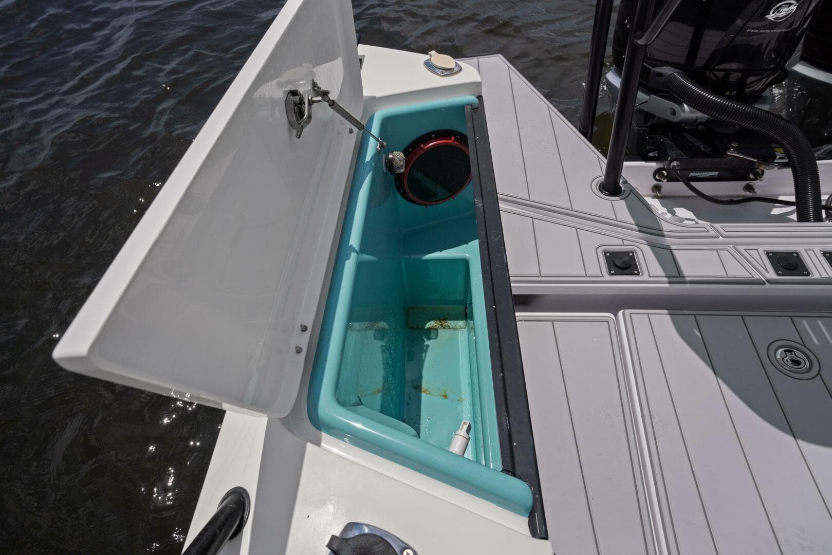 2023 Axopar 37 XC Cross Cabin — photo 18
