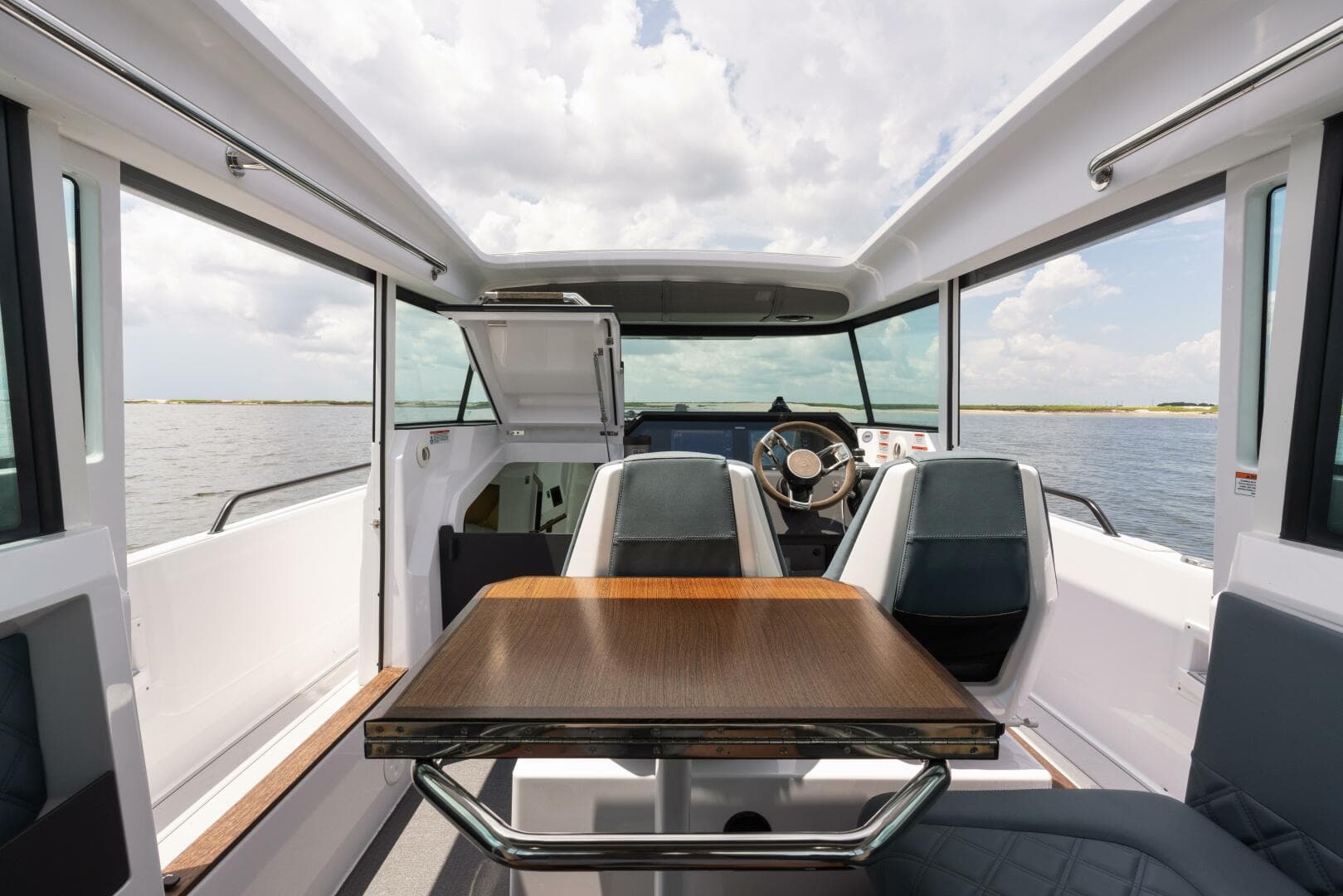 2023 Axopar 37 XC Cross Cabin — photo 7