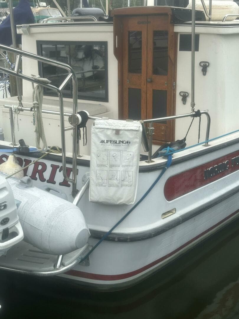 1985 Nordic Tugs 32 — photo 41