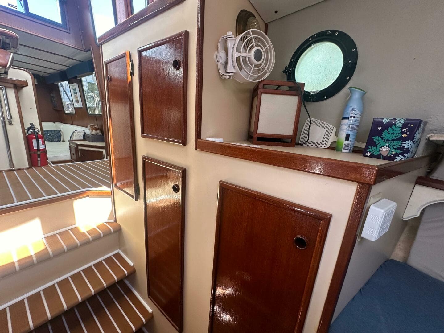 1985 Nordic Tugs 32 — photo 24