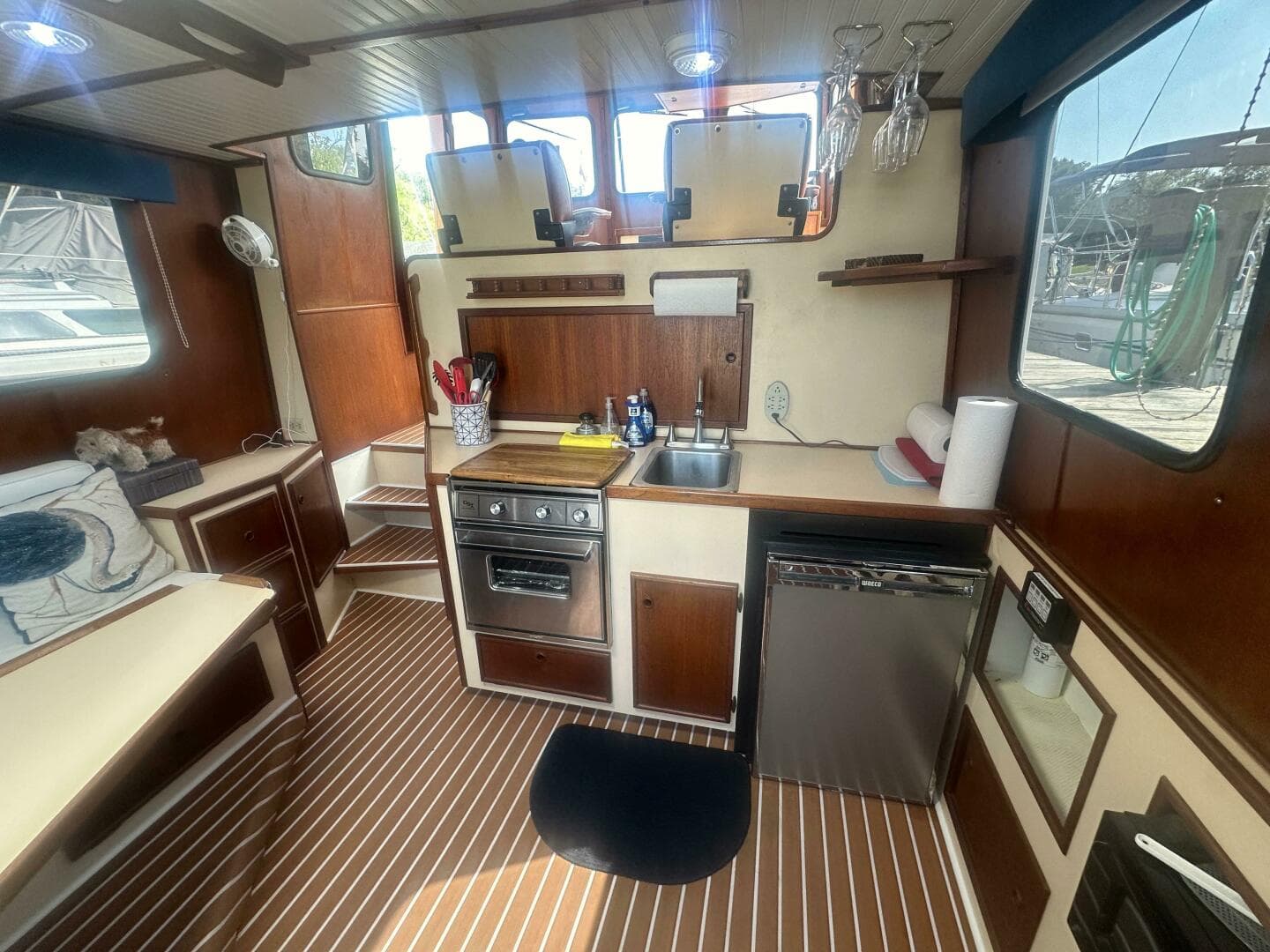 1985 Nordic Tugs 32 — photo 12