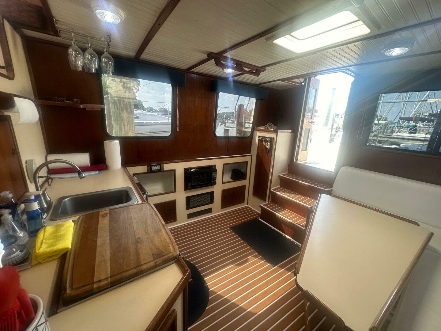 1985 Nordic Tugs 32 — photo 8