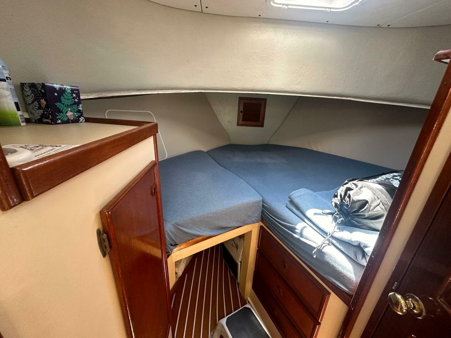 1985 Nordic Tugs 32 — photo 23