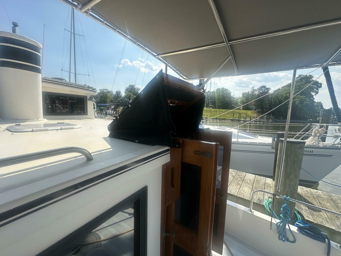 1985 Nordic Tugs 32 — photo 38