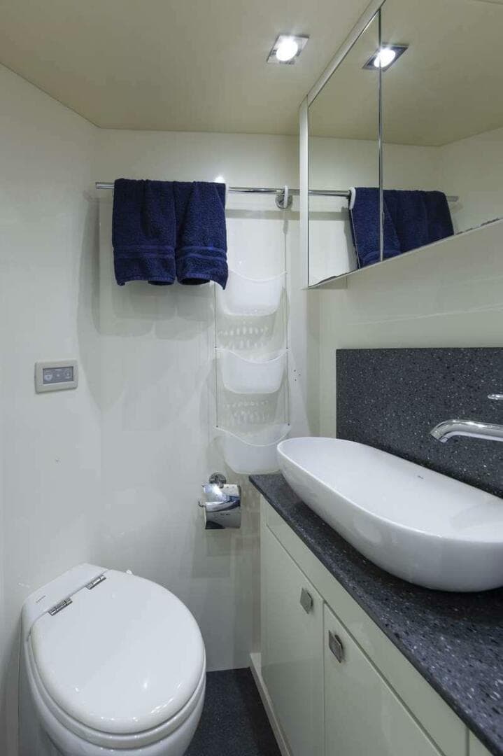 2017 Sunseeker 95 Yacht — photo 66