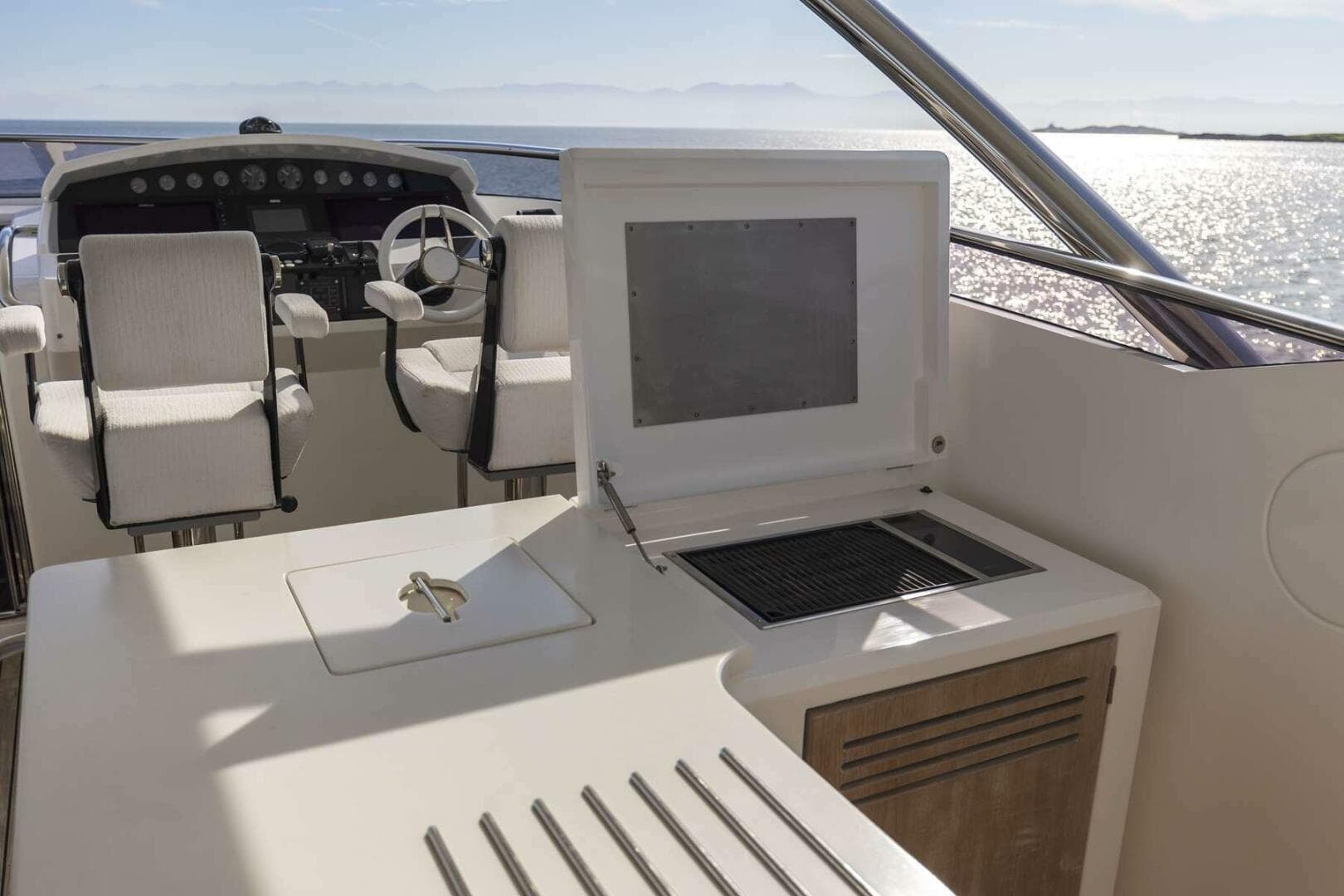 2017 Sunseeker 95 Yacht — photo 54