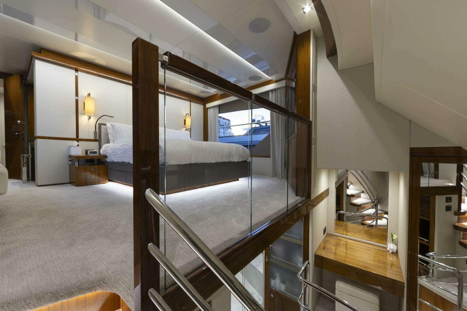 2017 Sunseeker 95 Yacht — photo 33