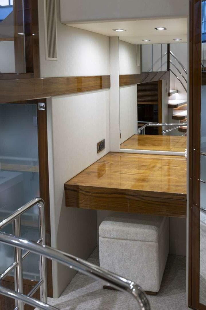 2017 Sunseeker 95 Yacht — photo 39