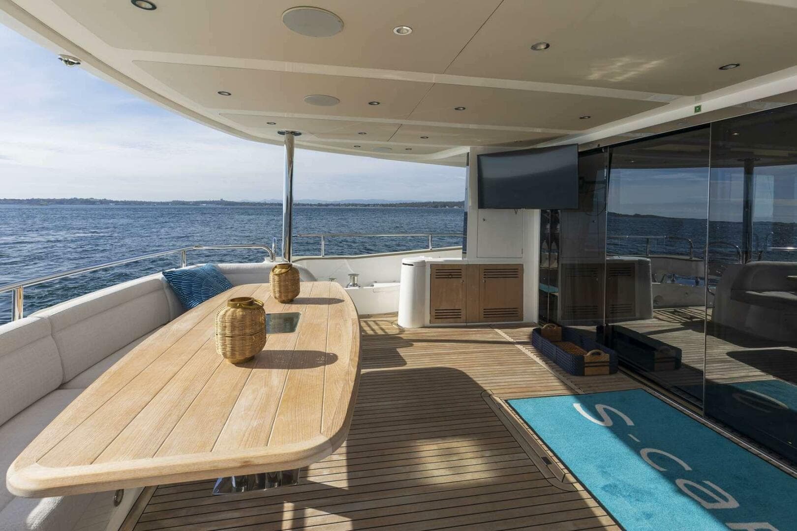 2017 Sunseeker 95 Yacht — photo 8