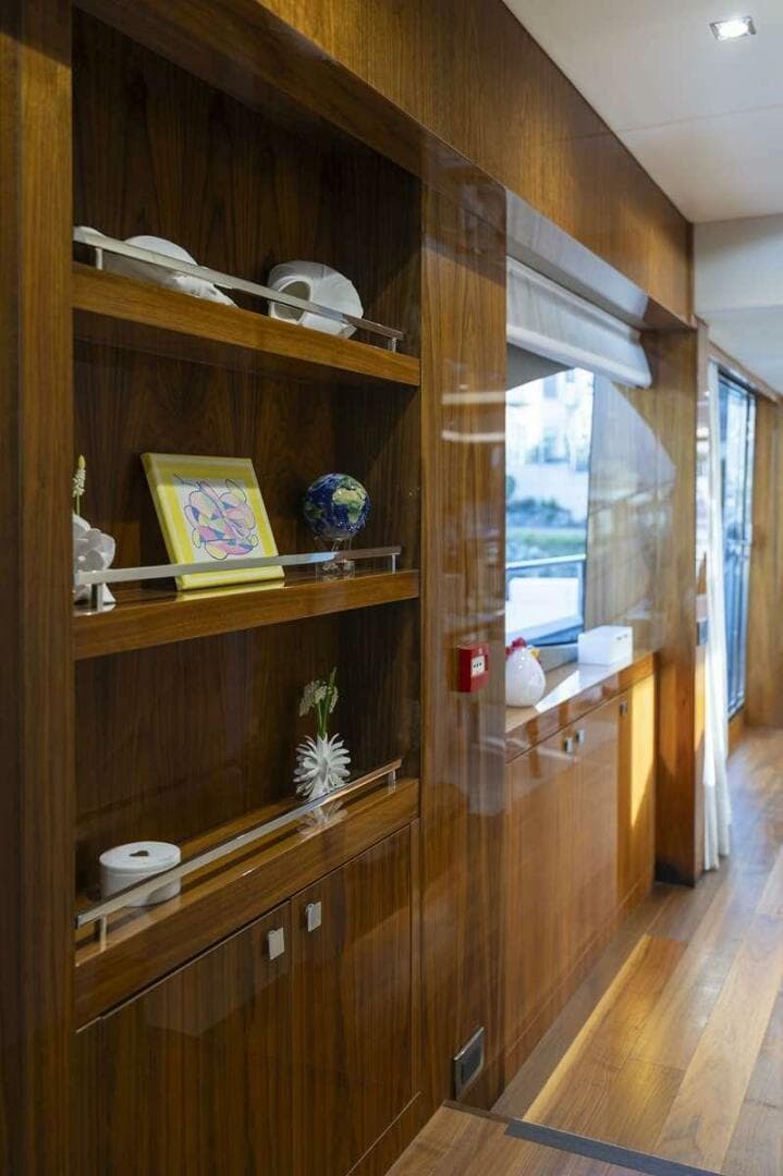 2017 Sunseeker 95 Yacht — photo 28