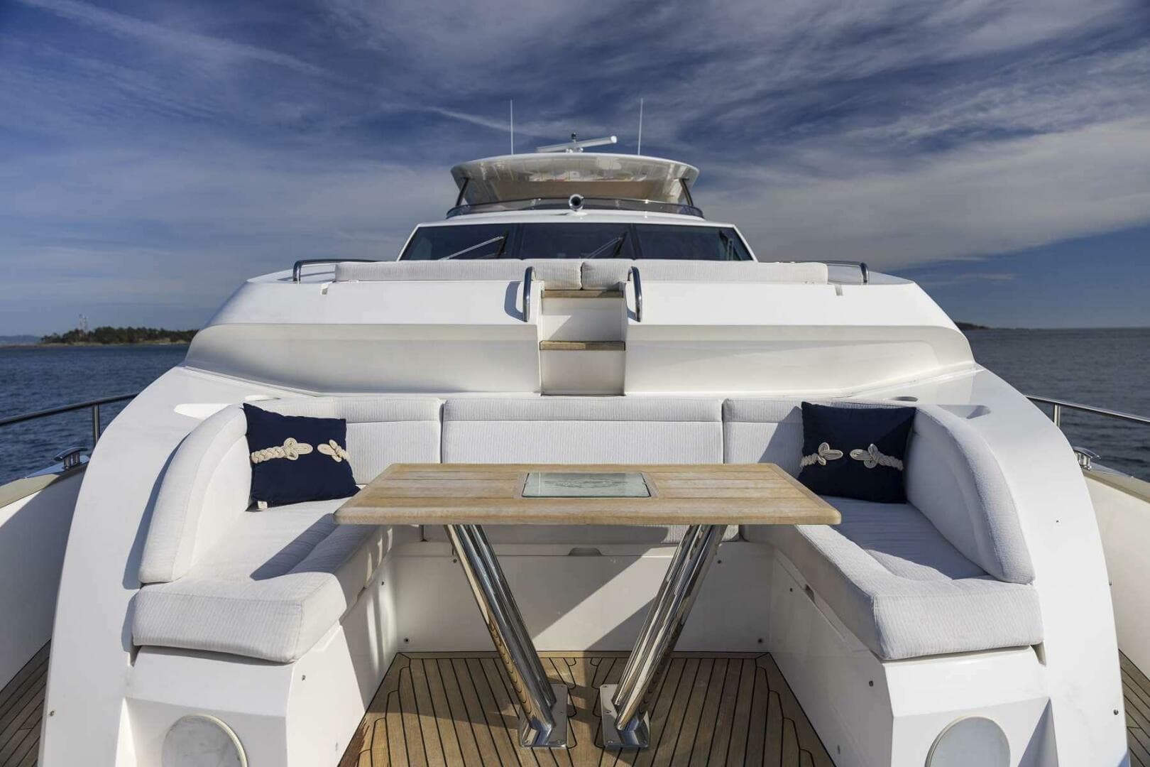 2017 Sunseeker 95 Yacht — photo 12