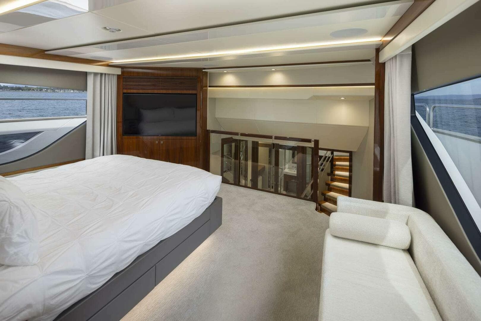 2017 Sunseeker 95 Yacht — photo 32