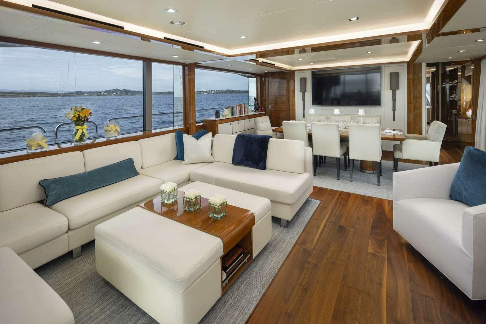 2017 Sunseeker 95 Yacht — photo 16