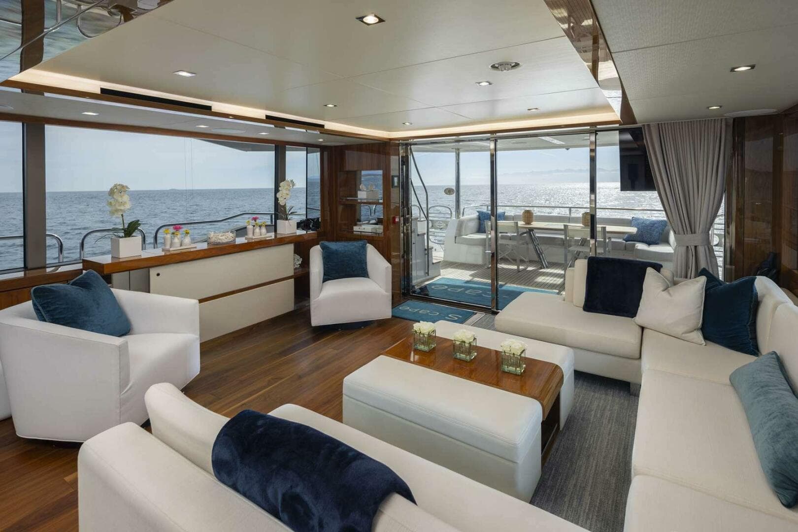 2017 Sunseeker 95 Yacht — photo 14