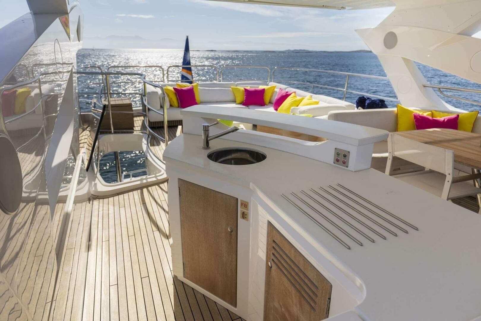 2017 Sunseeker 95 Yacht — photo 52