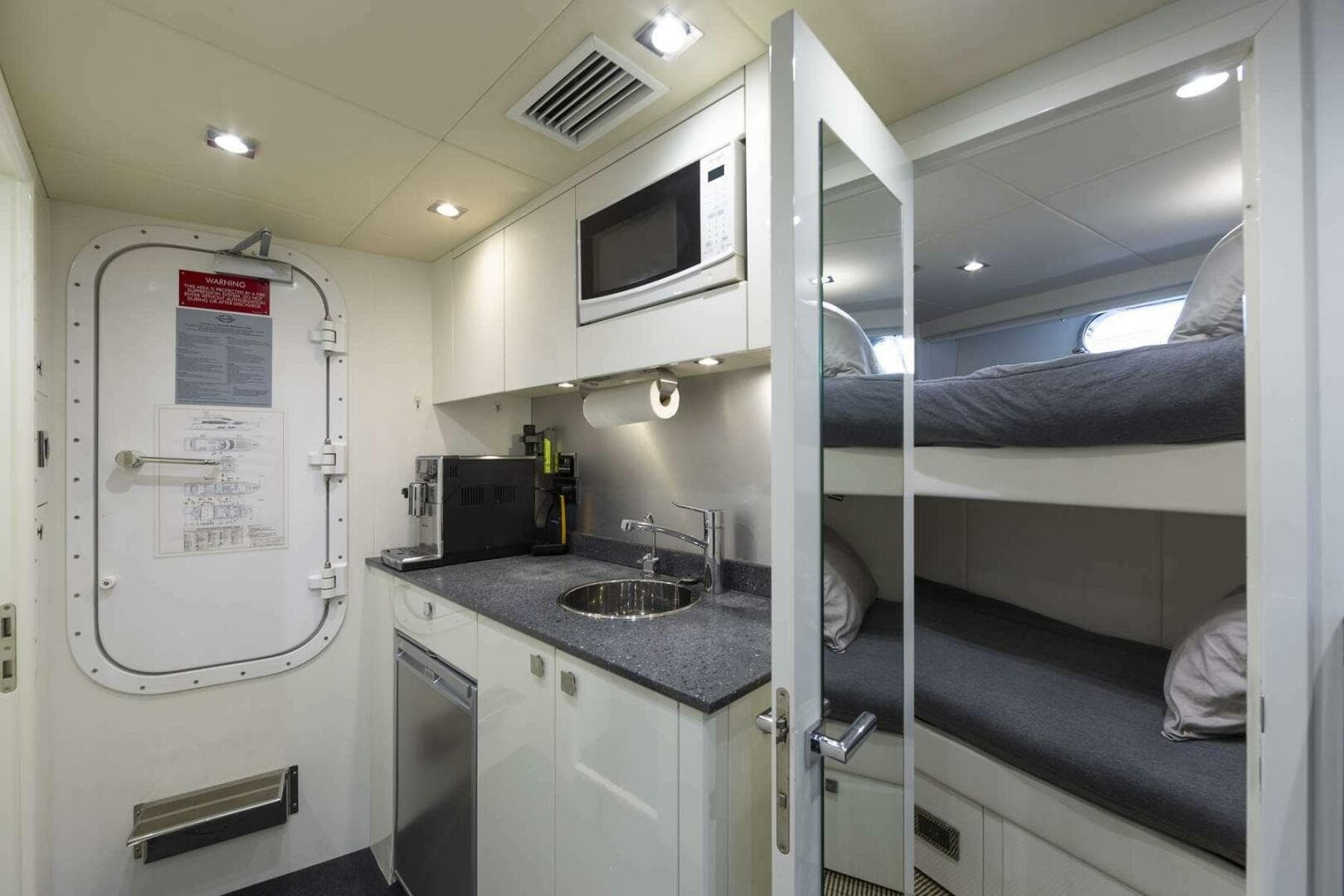 2017 Sunseeker 95 Yacht — photo 60