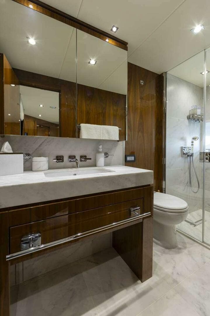 2017 Sunseeker 95 Yacht — photo 41