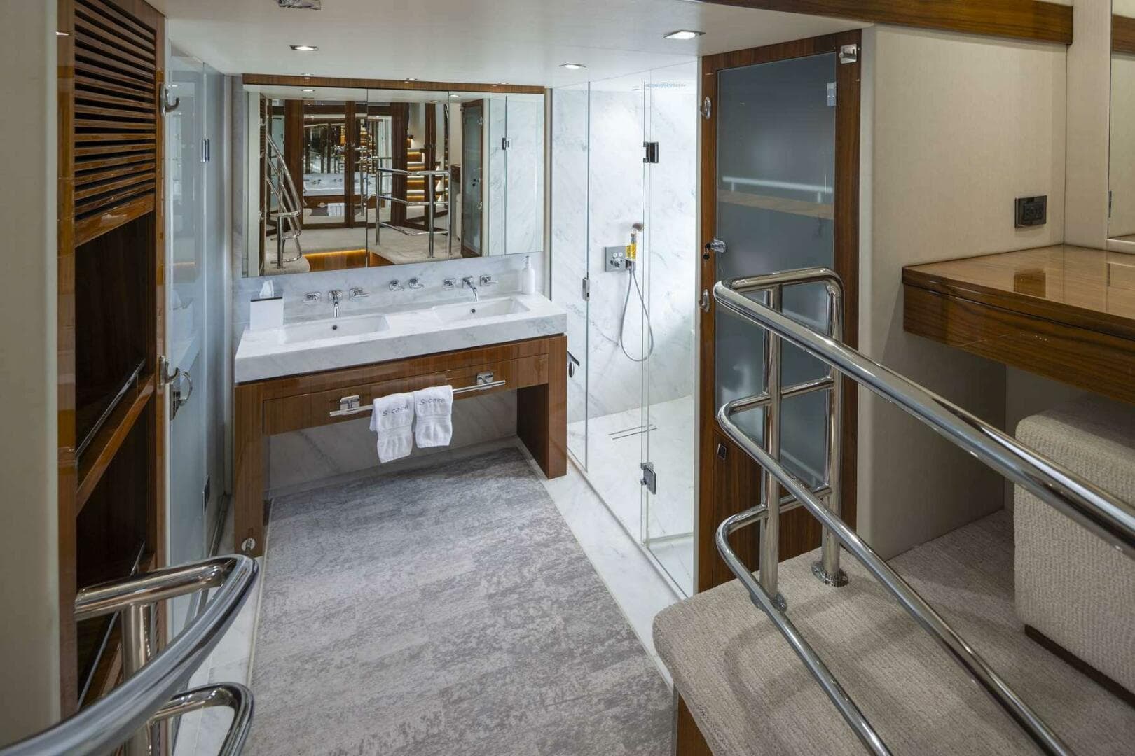 2017 Sunseeker 95 Yacht — photo 36