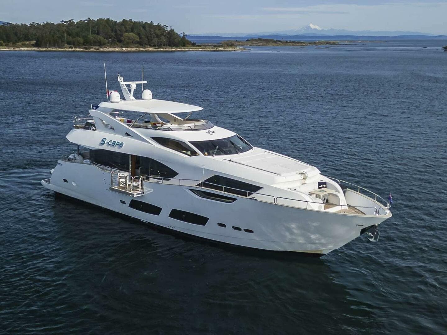 2017 Sunseeker 95 Yacht — photo 3