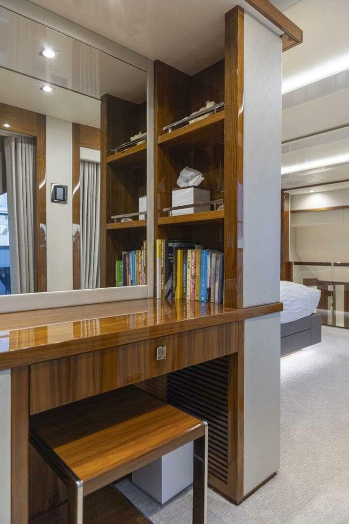 2017 Sunseeker 95 Yacht — photo 29