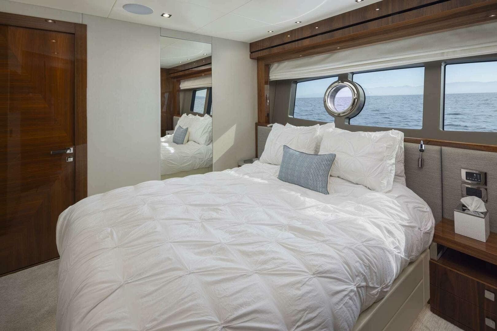 2017 Sunseeker 95 Yacht — photo 40