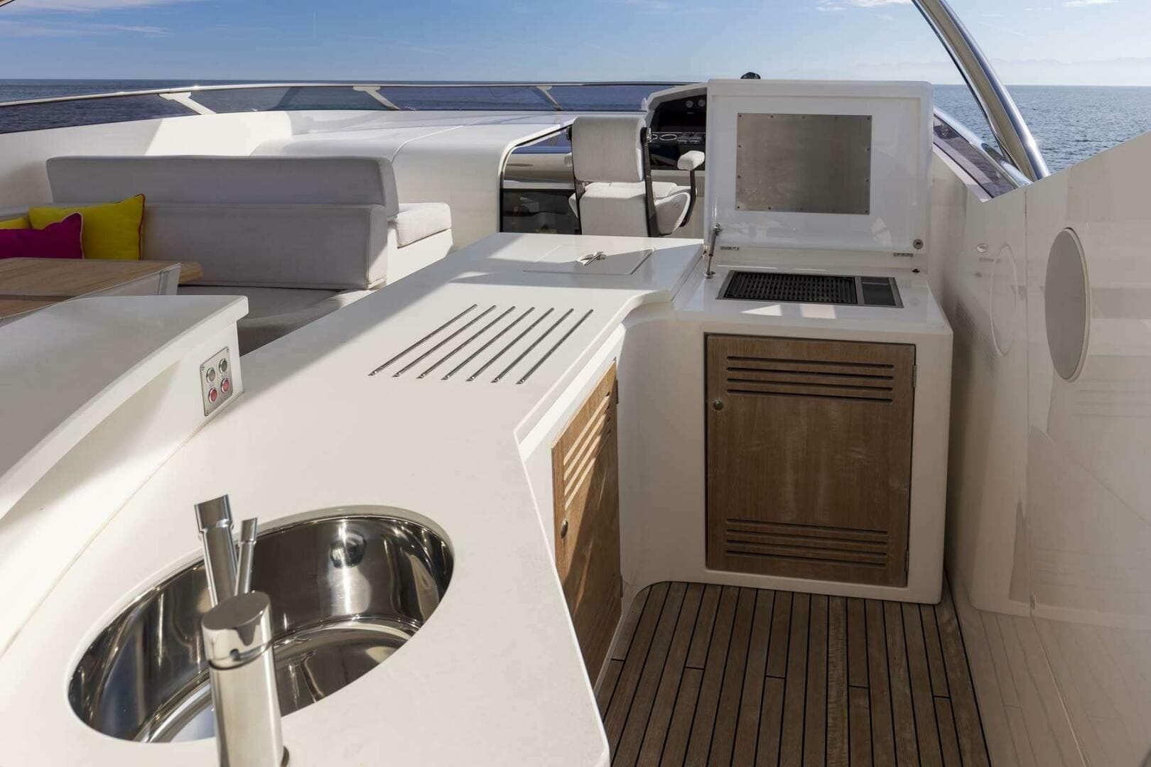 2017 Sunseeker 95 Yacht — photo 53