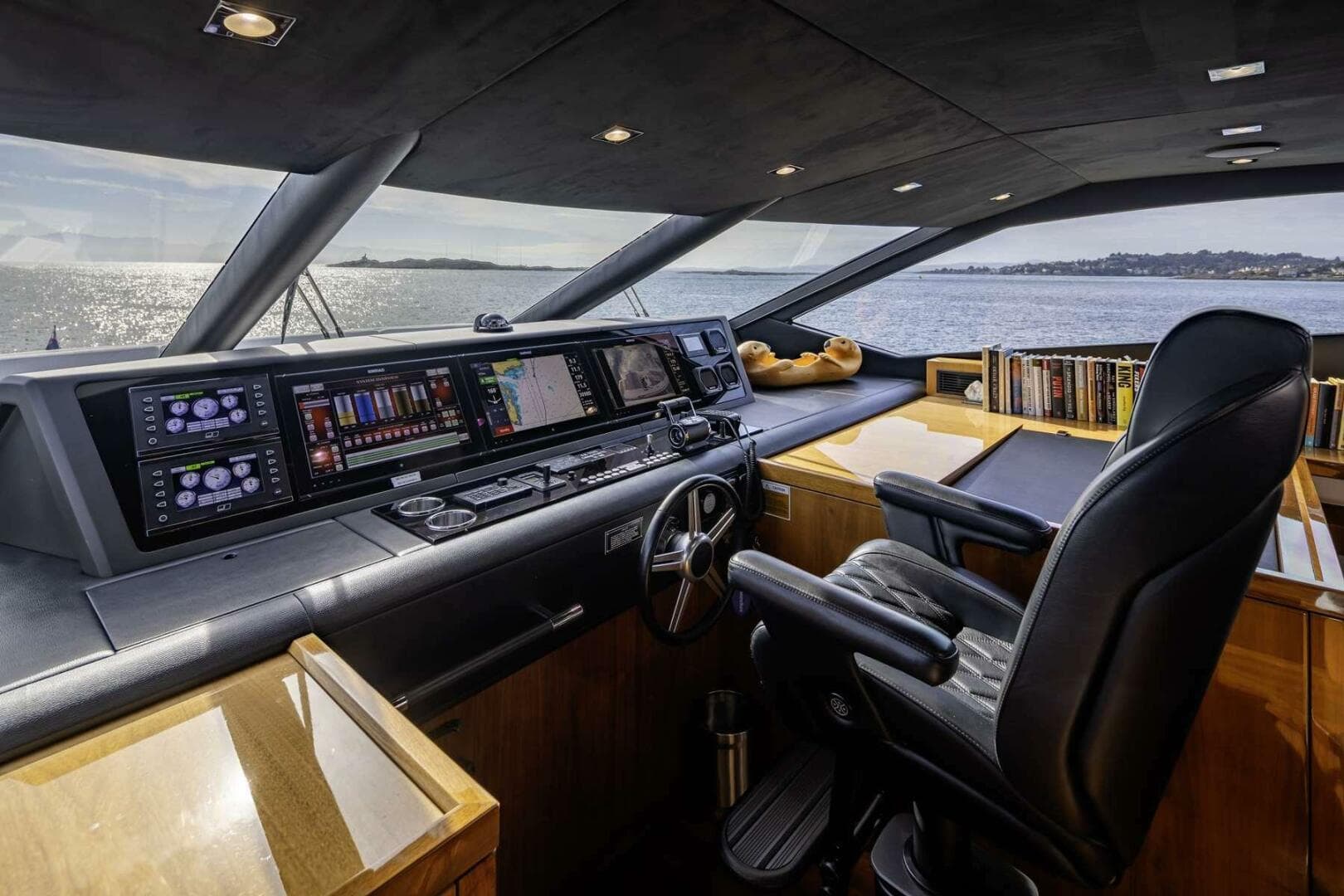 2017 Sunseeker 95 Yacht — photo 23