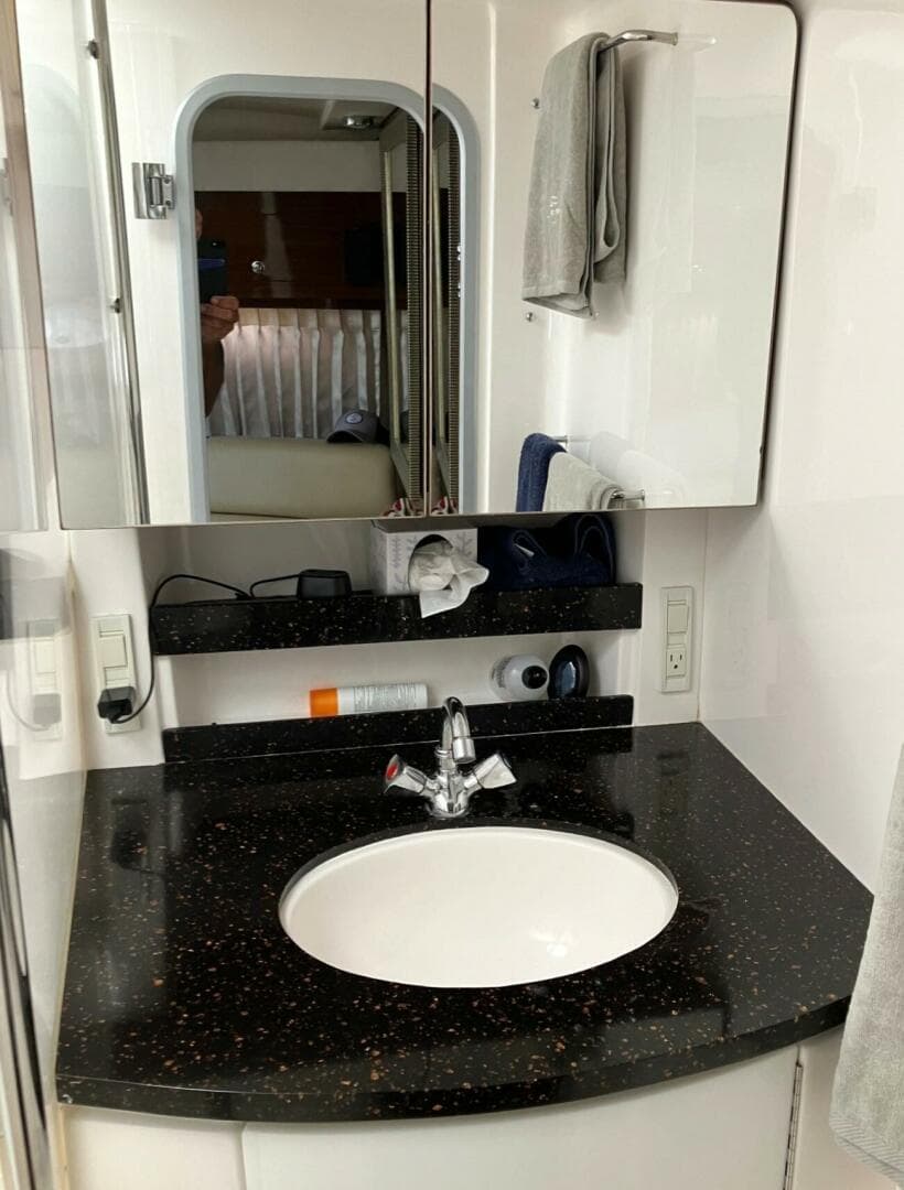 2014 Regal 38 Express — photo 18