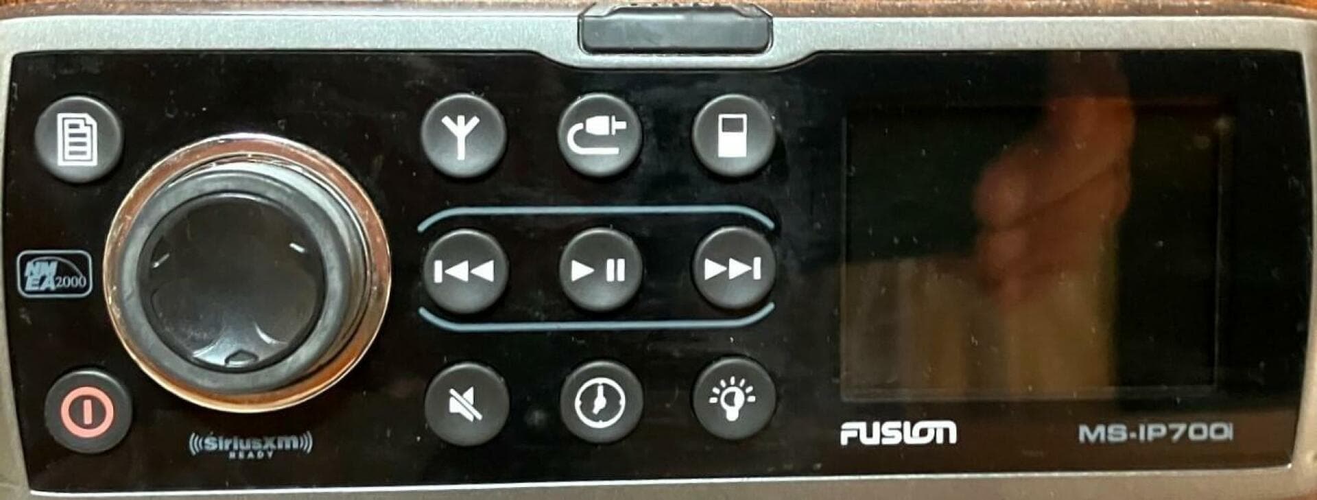 2014 Regal 38 Express — photo 8