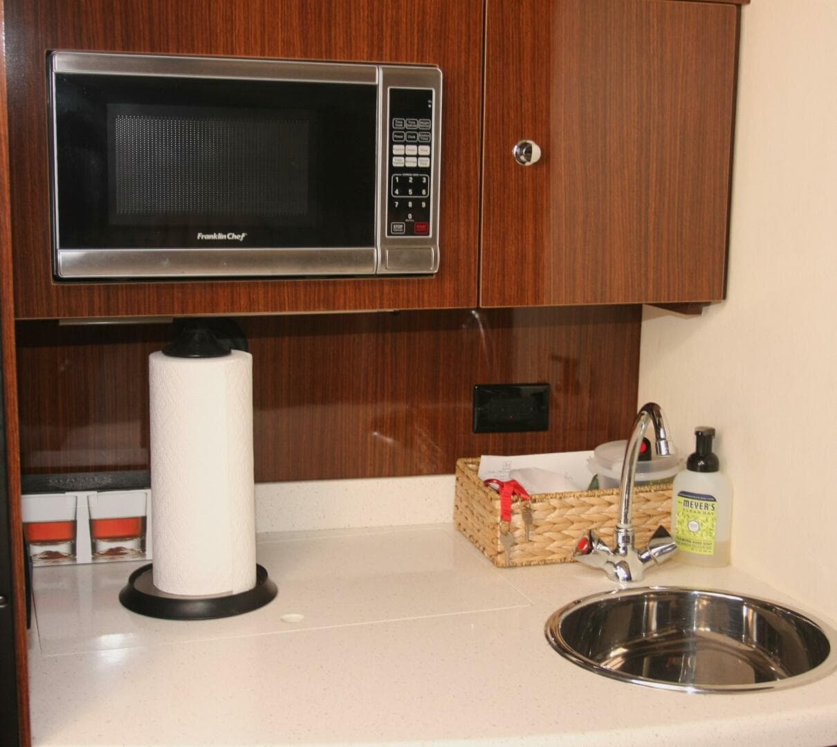 2014 Regal 38 Express — photo 12