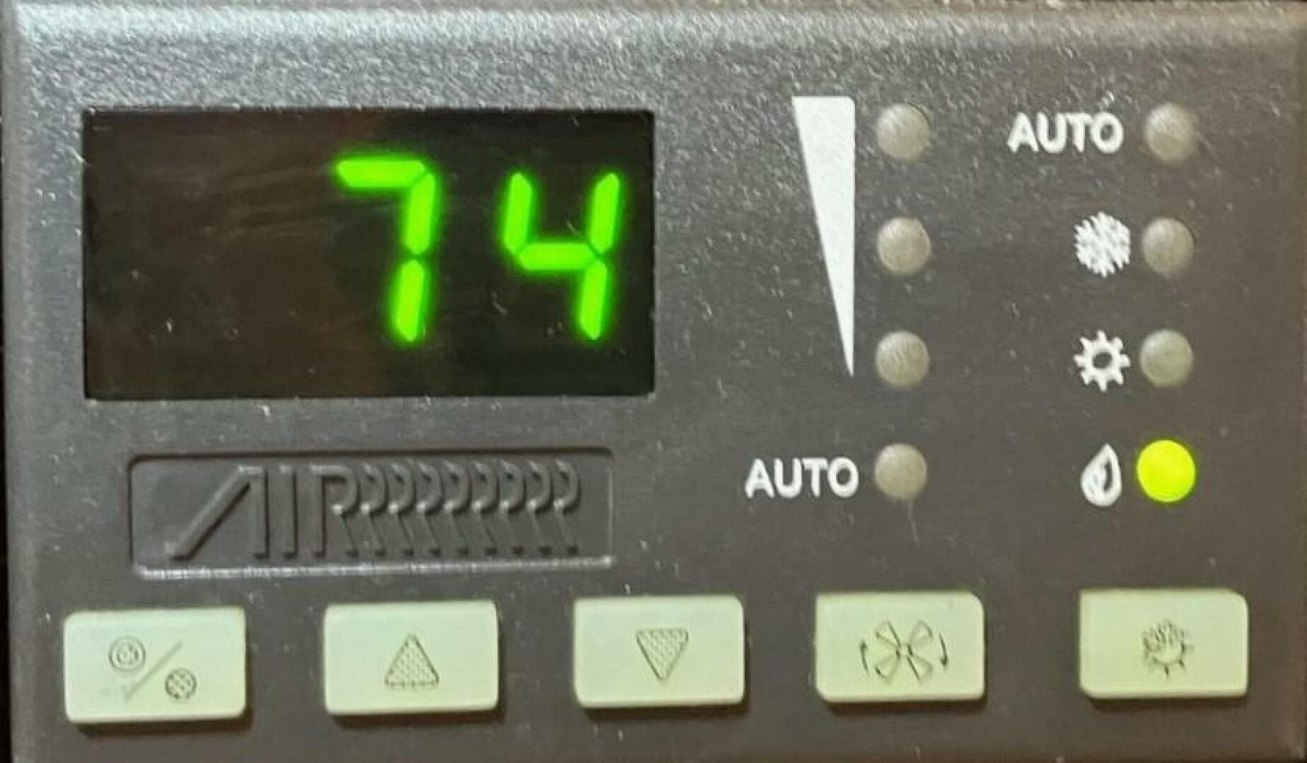 2014 Regal 38 Express — photo 20