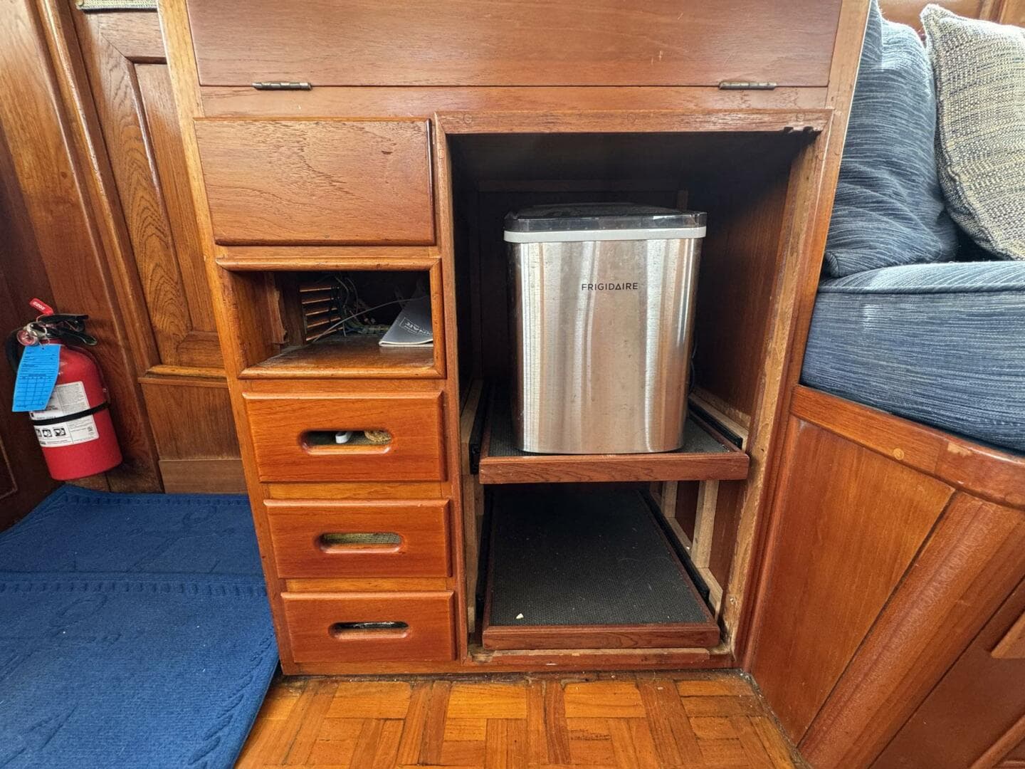 1989 Grand Banks 42 — photo 49