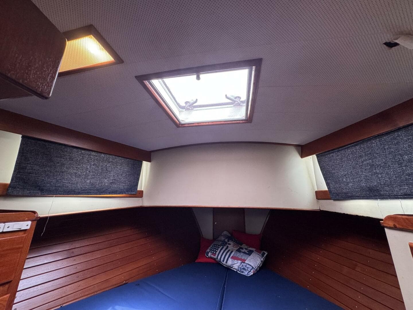 1989 Grand Banks 42 — photo 60