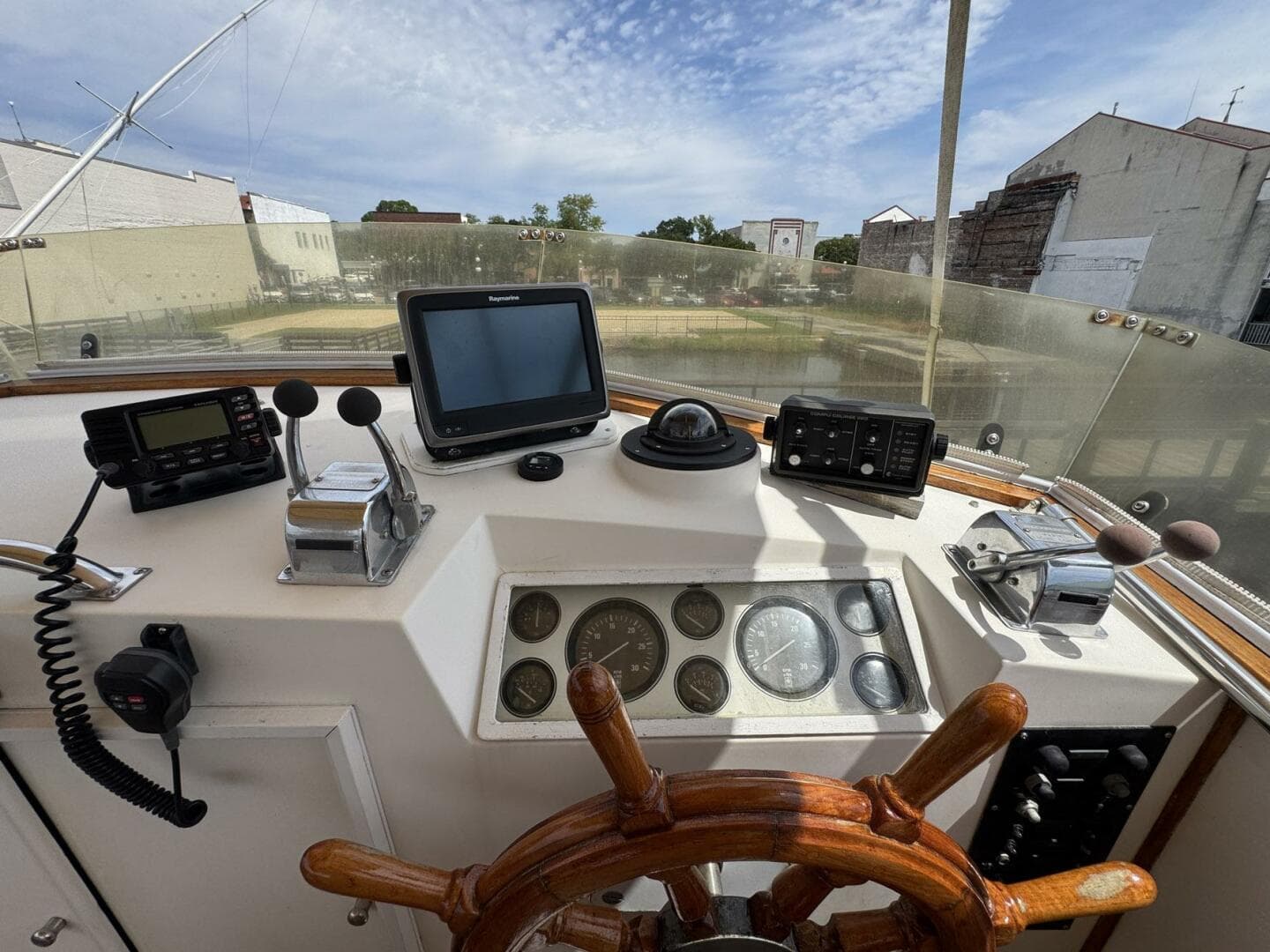 1989 Grand Banks 42 — photo 36