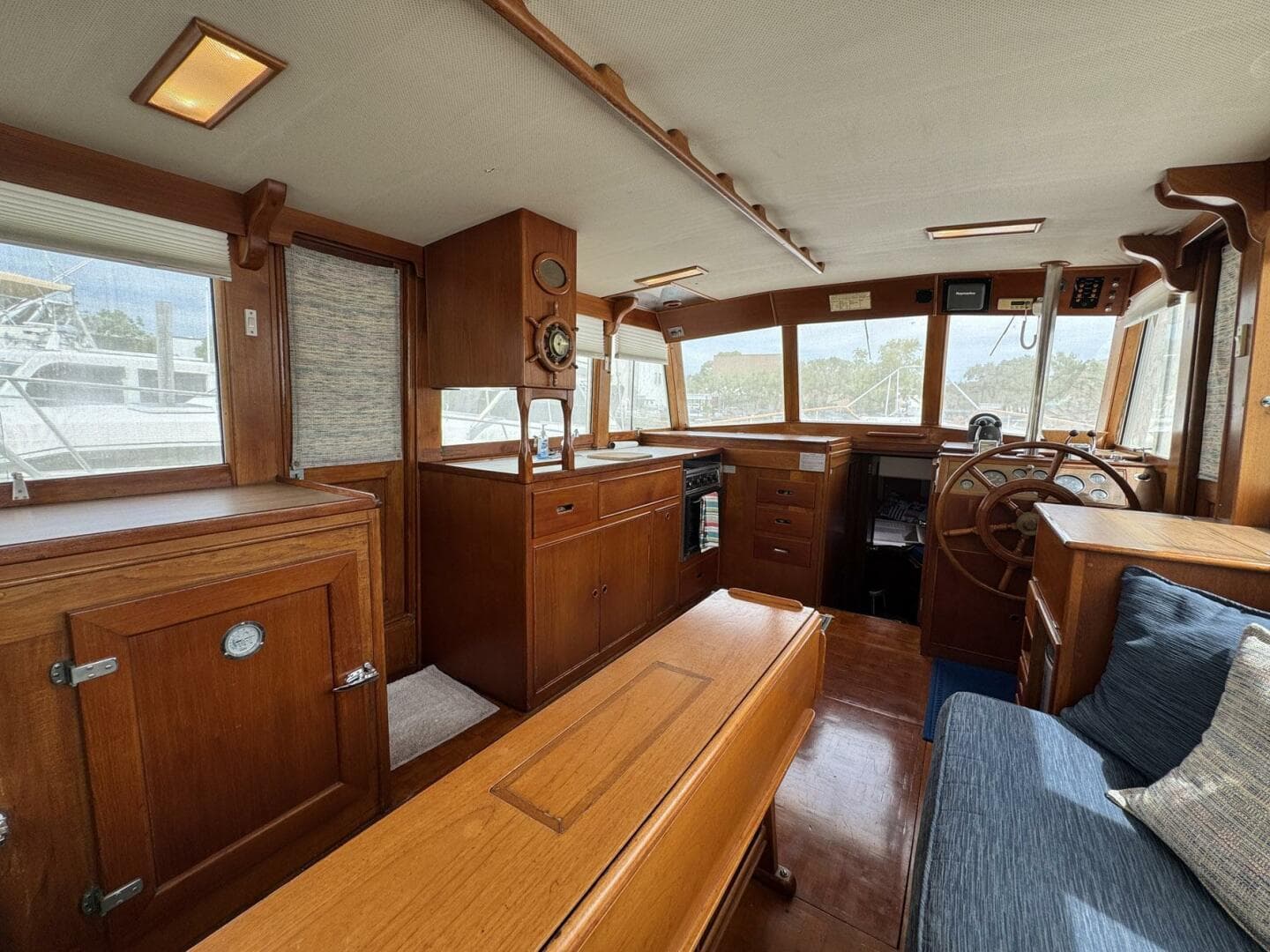 1989 Grand Banks 42 — photo 43