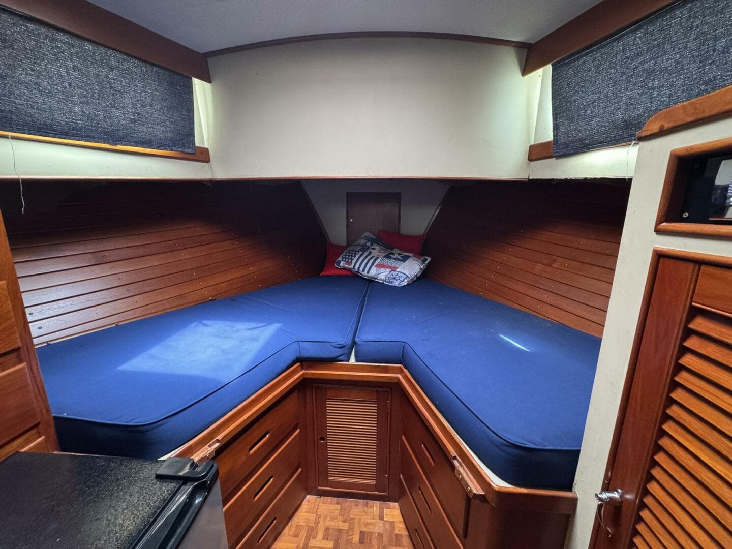 1989 Grand Banks 42 — photo 57