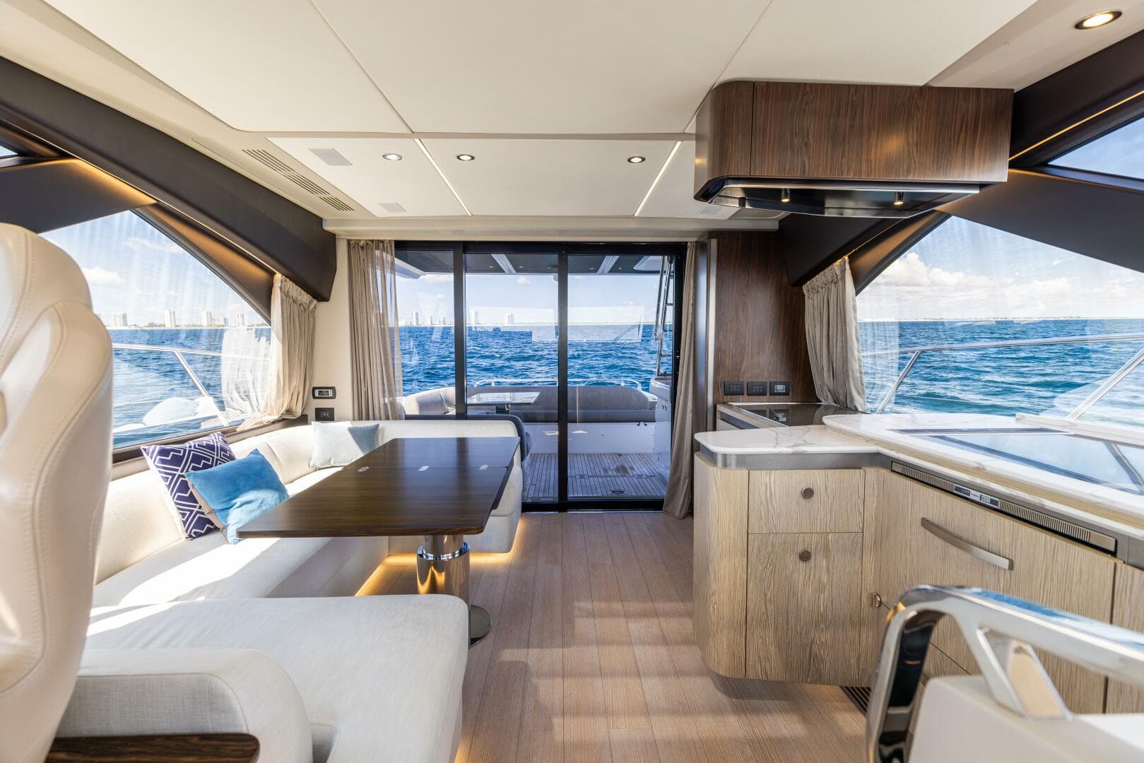 2021 Azimut S6 Sport Fly — photo 13