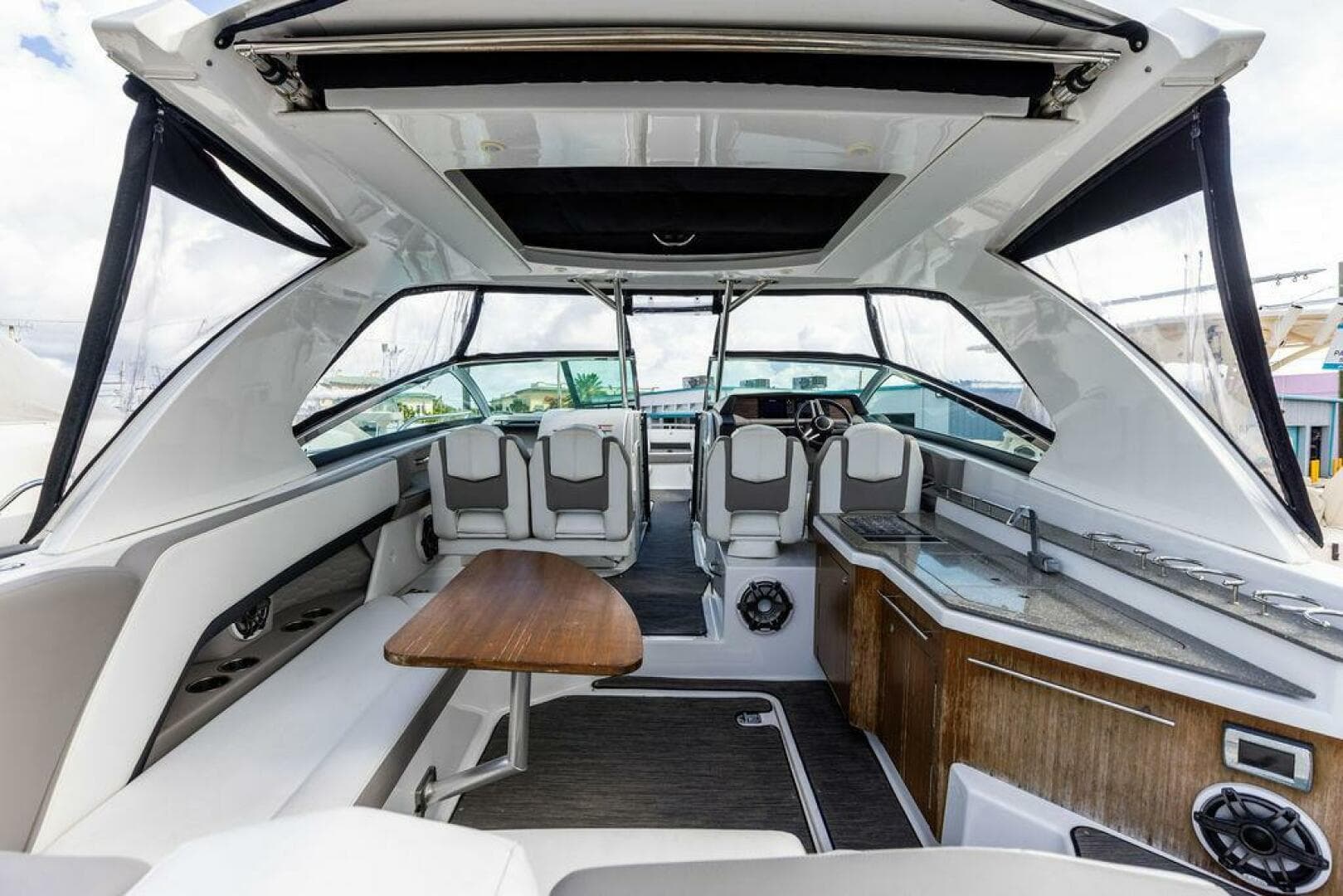 2020 Four Winns H350 — photo 14