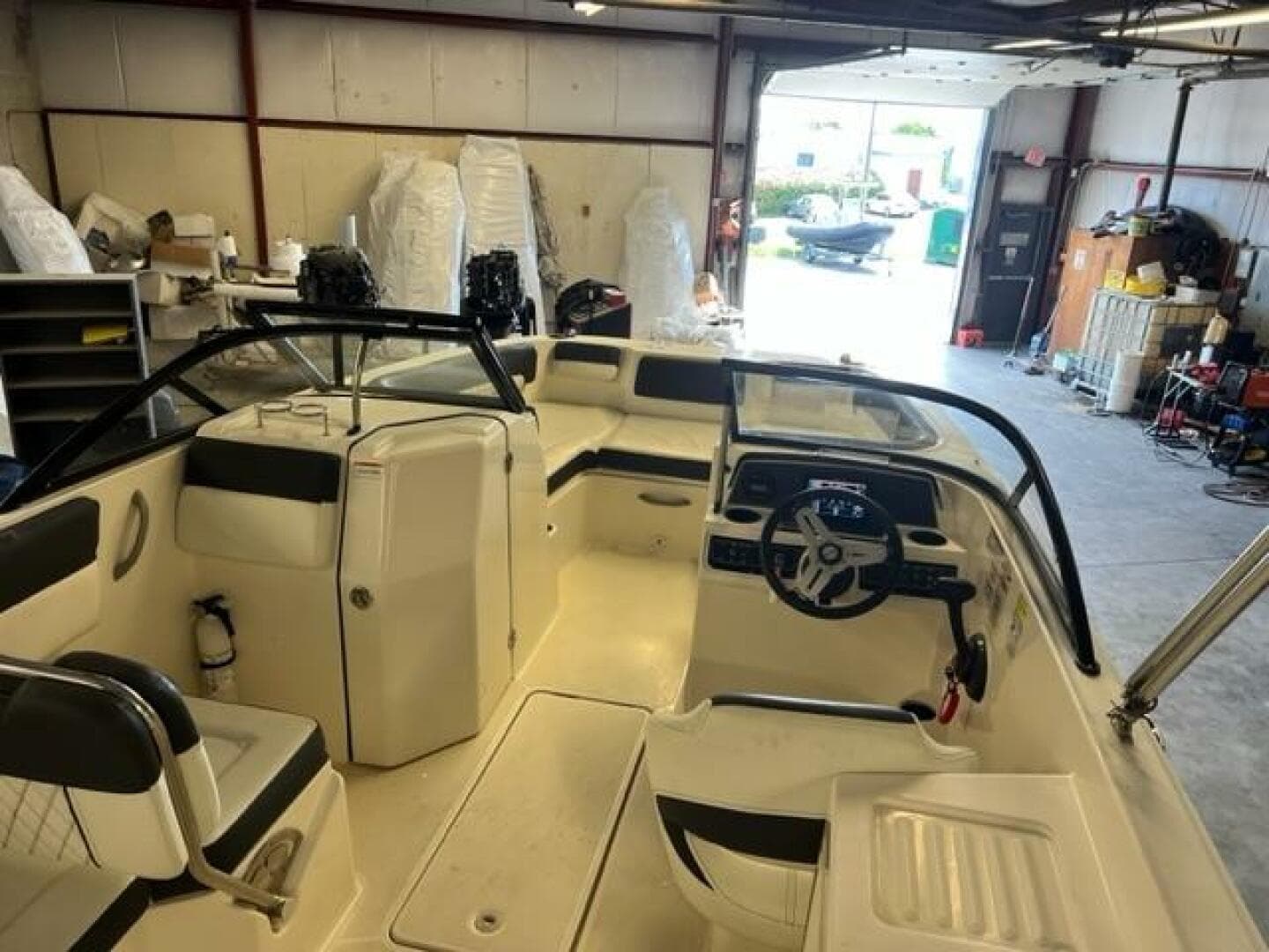 2021 Bayliner DX 2200 — photo 6