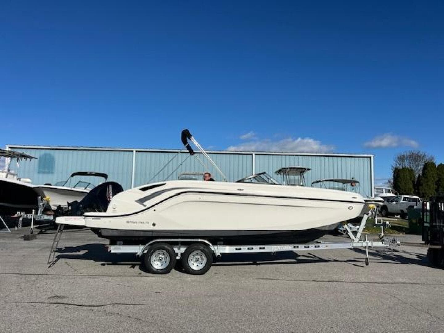 2021 Bayliner DX 2200 — photo 1