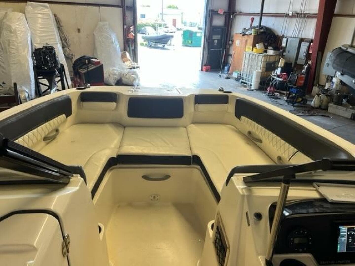 2021 Bayliner DX 2200 — photo 7