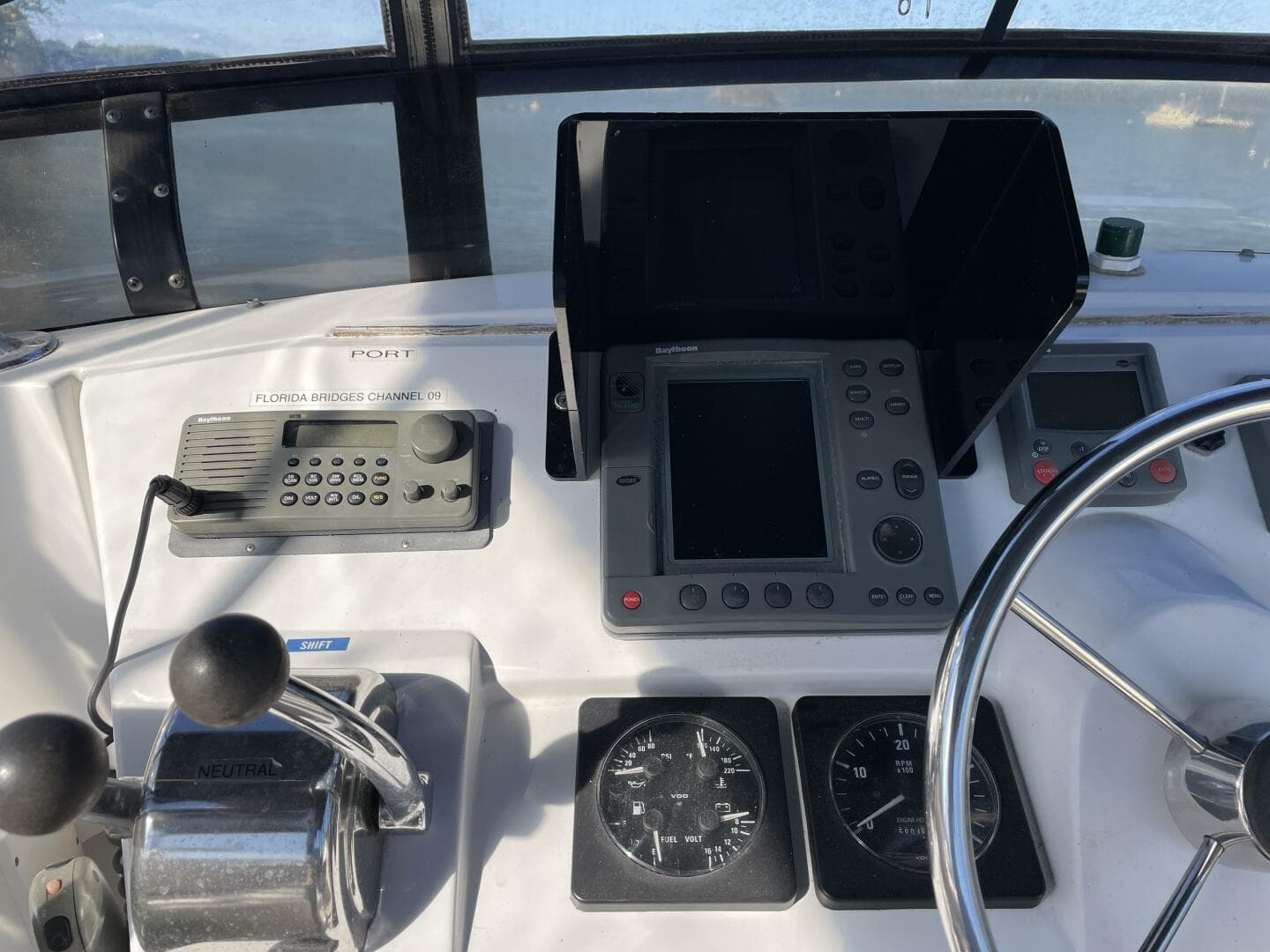 1999 Mainship — photo 28