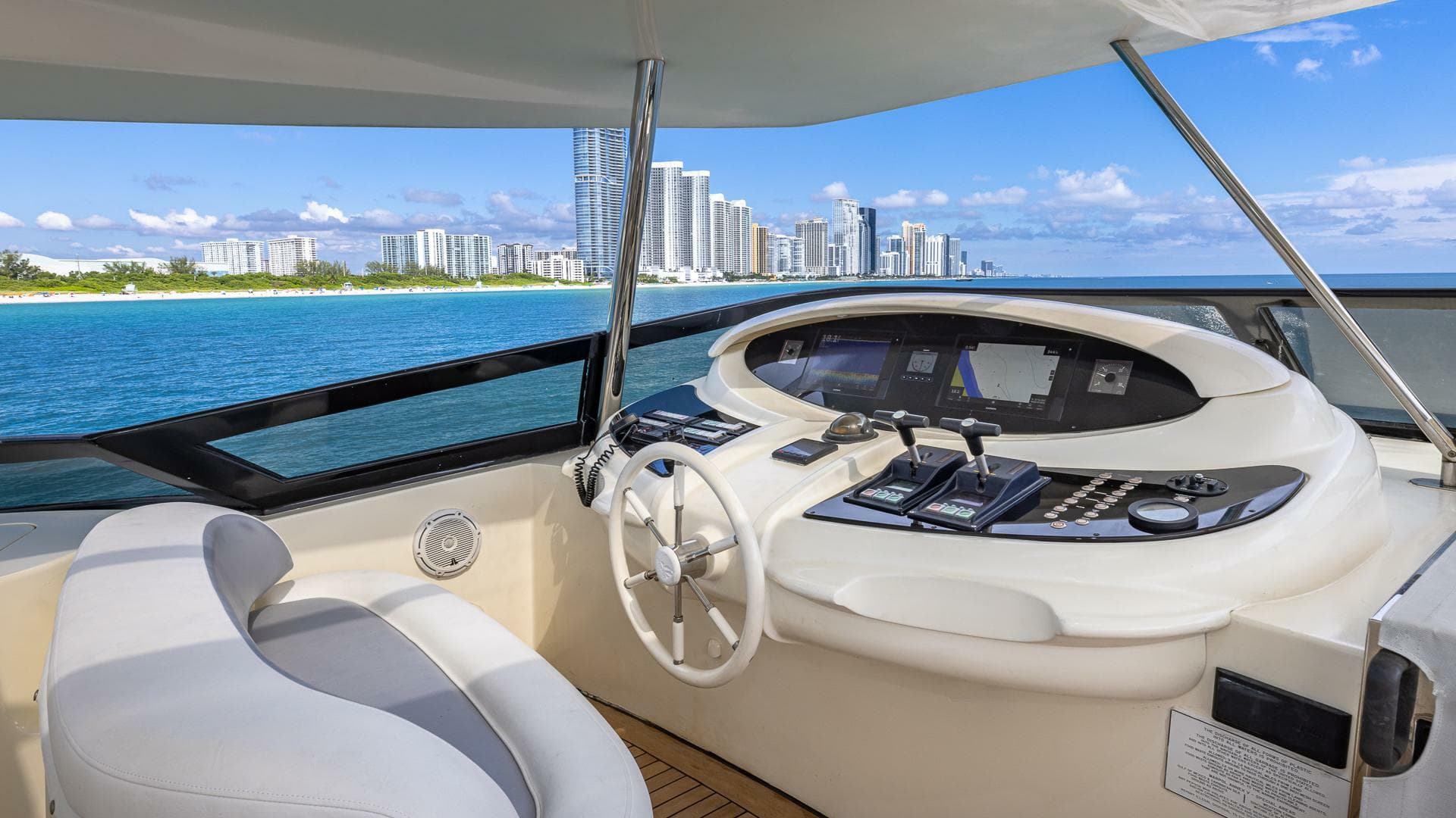 2000 Azimut — photo 33