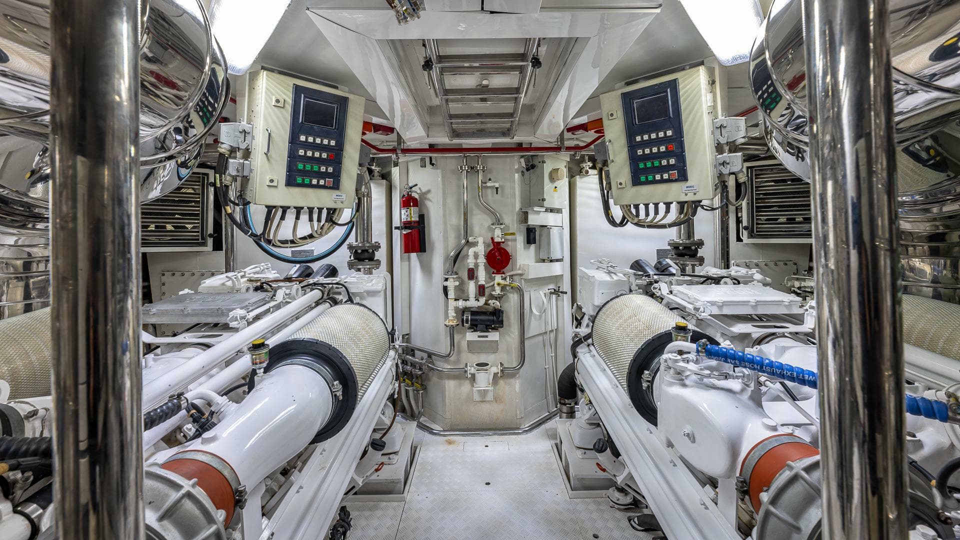 2000 Azimut — photo 109