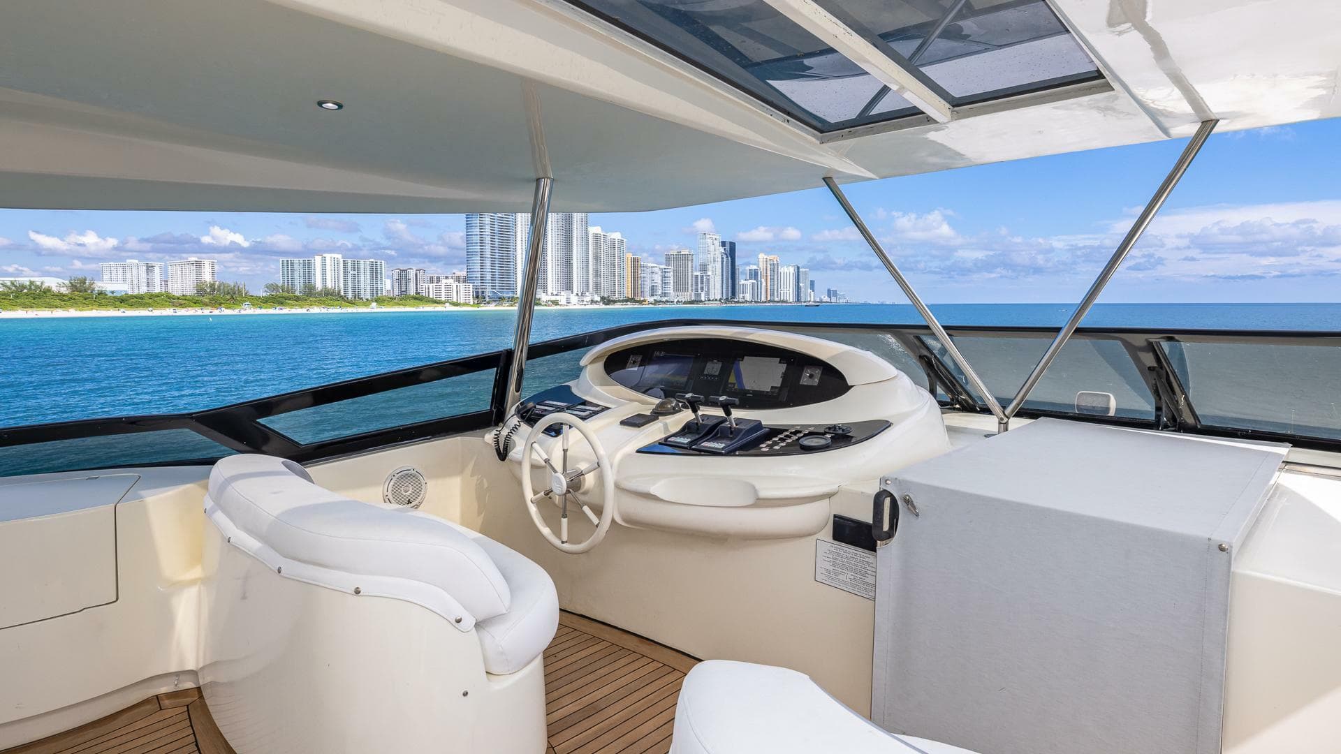 2000 Azimut — photo 34