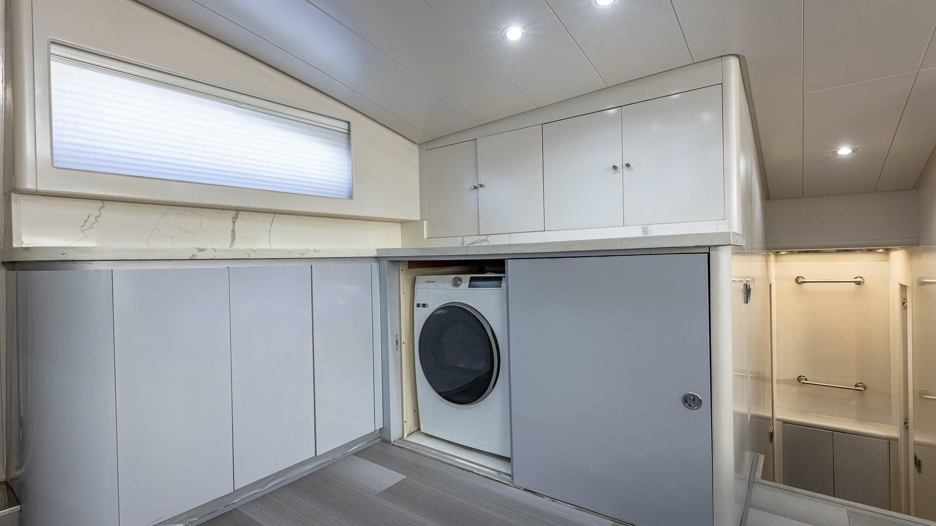 2000 Azimut — photo 78