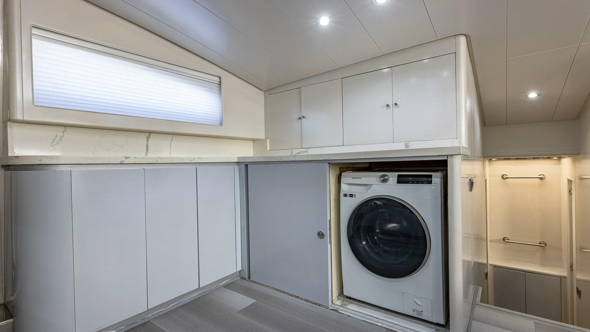 2000 Azimut — photo 76