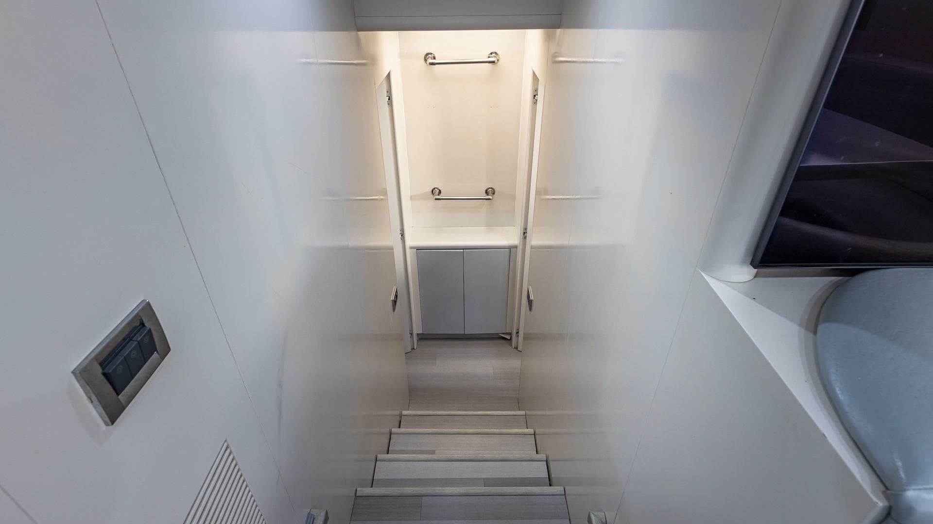 2000 Azimut — photo 104