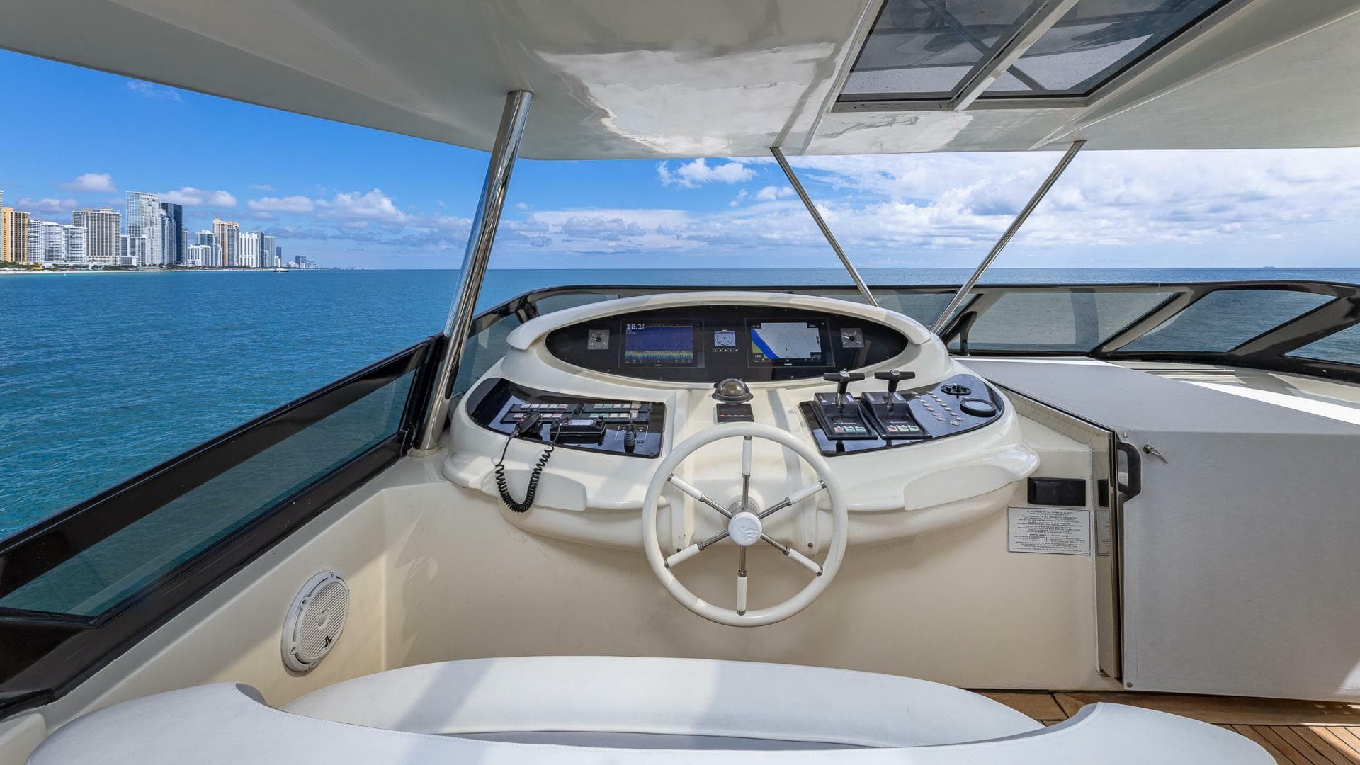2000 Azimut — photo 32
